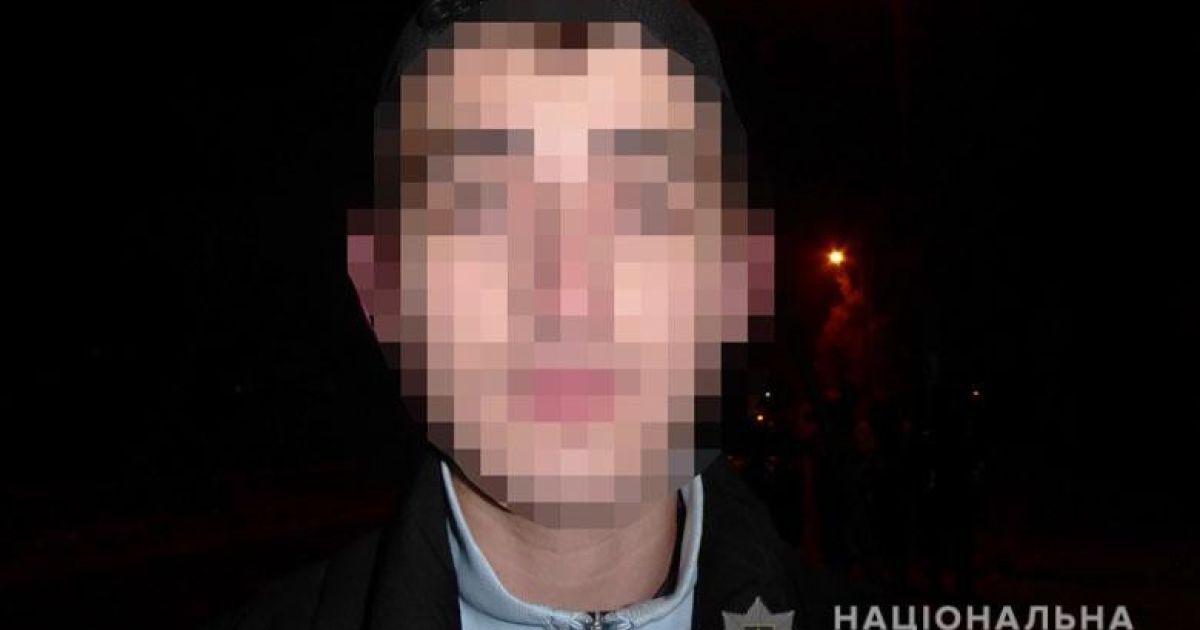 Ударил и отобрал телефон: в Киеве молодой мужчина напал на подростка (фото)