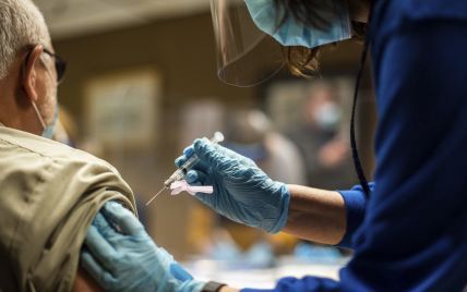 Кому нельзя вакцинироваться от коронавируса: эксперт дал объяснение