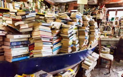 Журналисты озвучат книги для незрячих: спецлитературу передадут в библиотеки по всей Украине