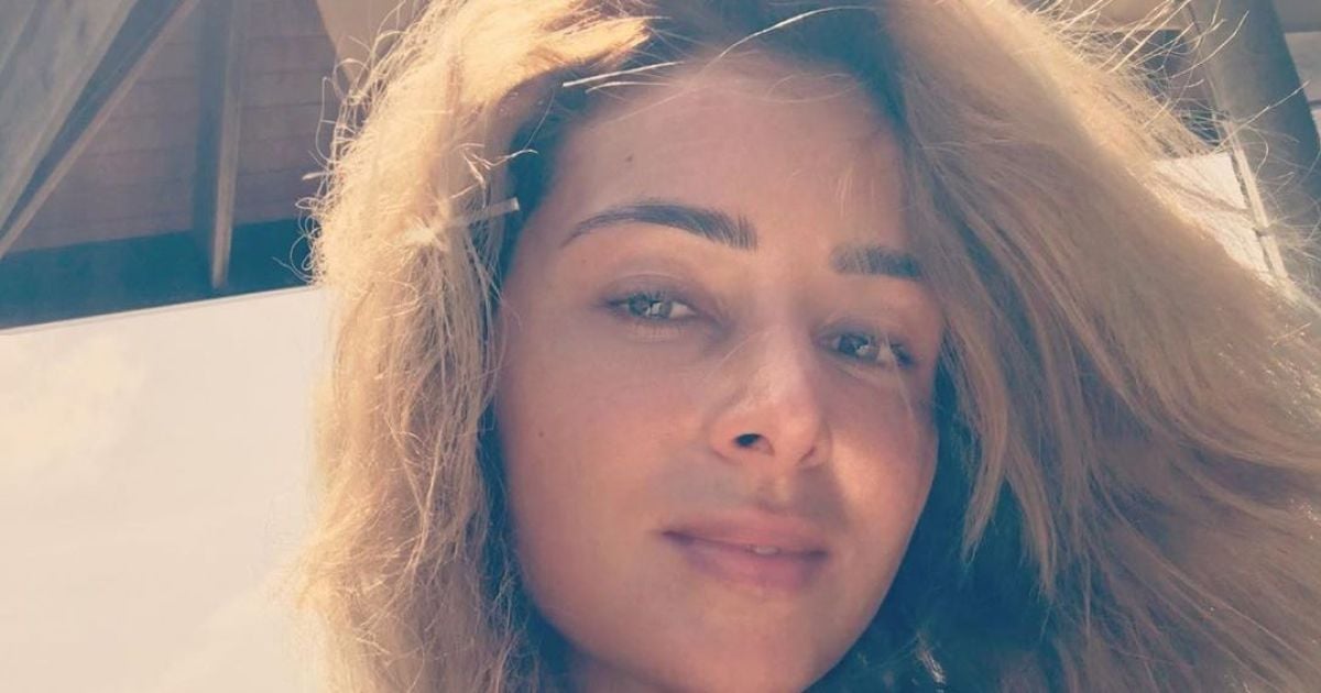 Злата Огнєвіч з новим кольором волосся стала у місток та сіла на шпагат на фоні океану