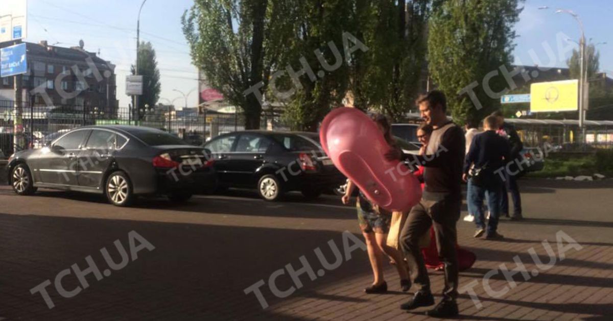 Ступка забрав кохану з донькою з пологового / © ТСН.ua