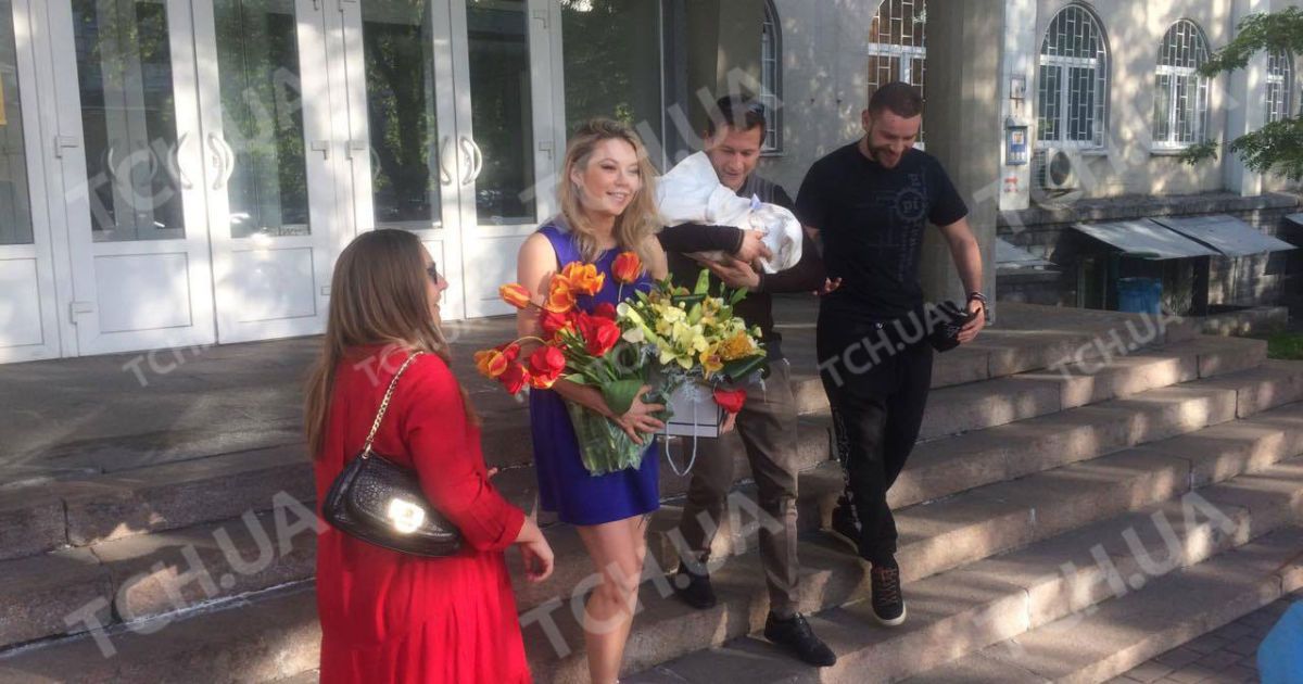 Ступка забрав кохану з донькою з пологового / © ТСН.ua