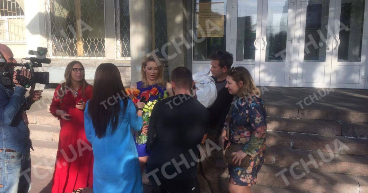 Ступка забрав кохану з донькою з пологового / © ТСН.ua