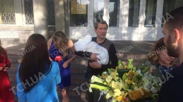 Ступка забрав кохану з донькою з пологового / © ТСН.ua