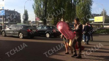 Ступка забрав кохану з донькою з пологового / © ТСН.ua