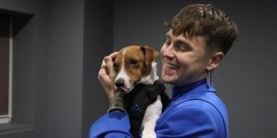 Артем Пивоваров сделал неожиданный дуэт с псом Патроном ради спасения животных