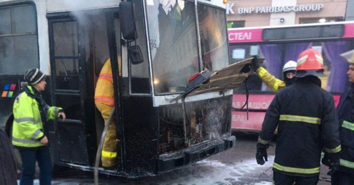 Тролейбус загорівся у Чернівцях