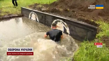 В Киеве продолжается спартан-забег, посвященный годовщине героической операции ГУР в Мариуполе