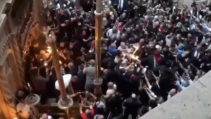 В Єрусалимі зійшов Благодатний вогонь