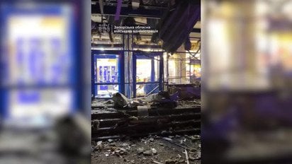 Россияне обстреляли Запорожье: поврежден супермаркет, есть раненые