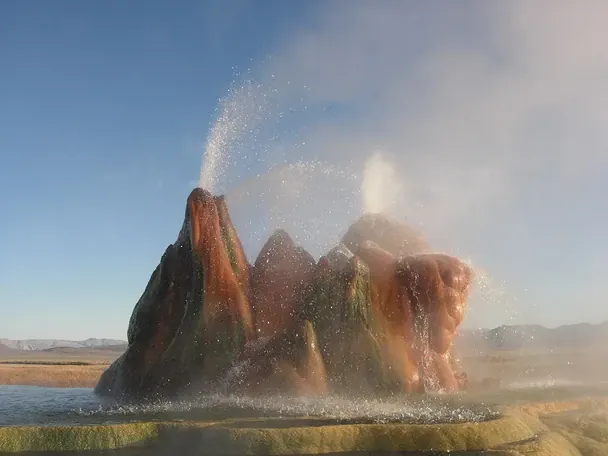 Fly Geyser / © Atlas Obscura