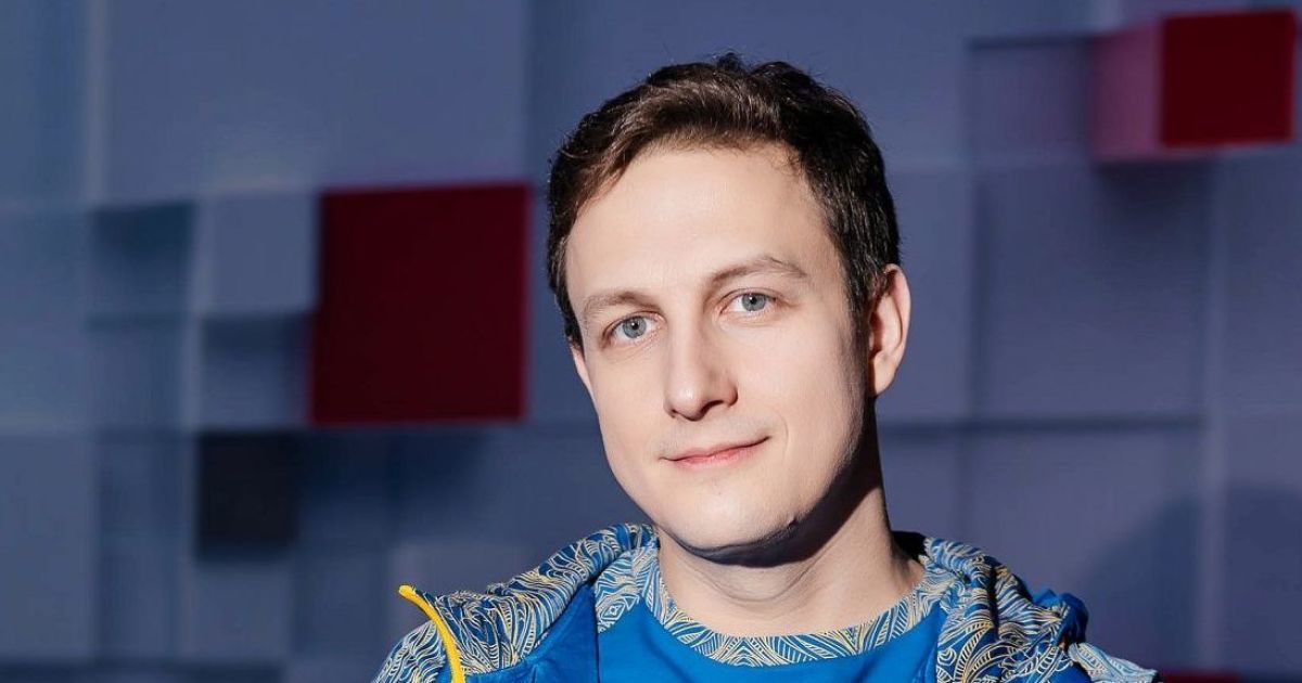 Ведучий ТСН на свій день народження змінив стиль, і його неможливо впізнати