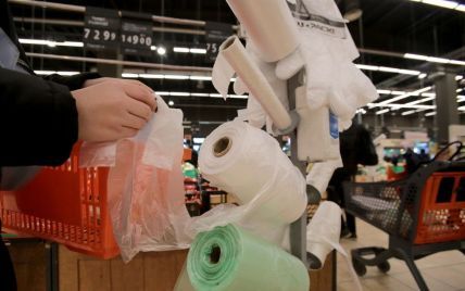 Уряд встановив ціни на пластикові пакети: скільки відтепер коштуватимуть "маєчки"