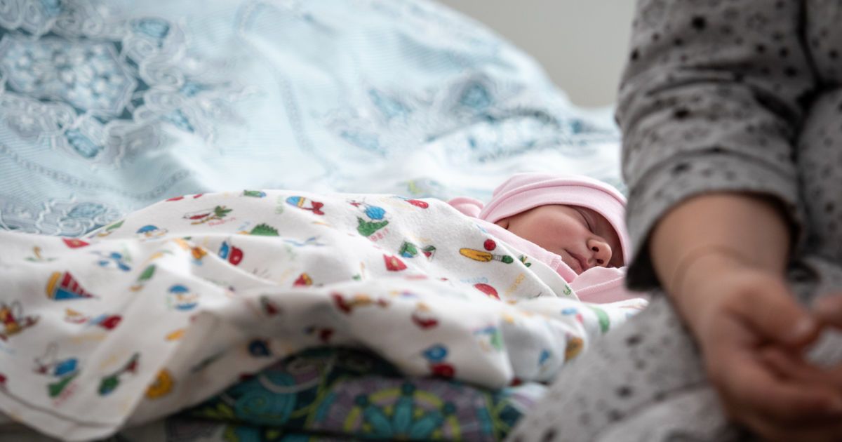 У Києві за 25 днів повномасштабного російського вторгнення народилося 807 діток / © КГГА