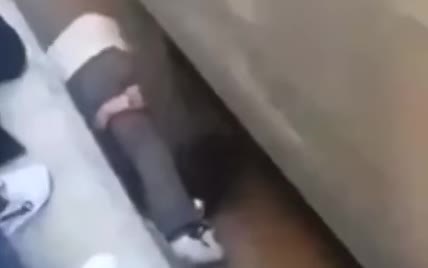 В Египте мужчина защитил дочь от поезда, прикрыв собственным телом