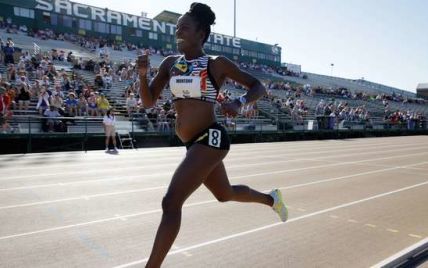 Спортсменка на пятом месяце беременности пробежала 800 метров на чемпионате США