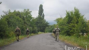 Силовики оточили село / © pmg.ua
