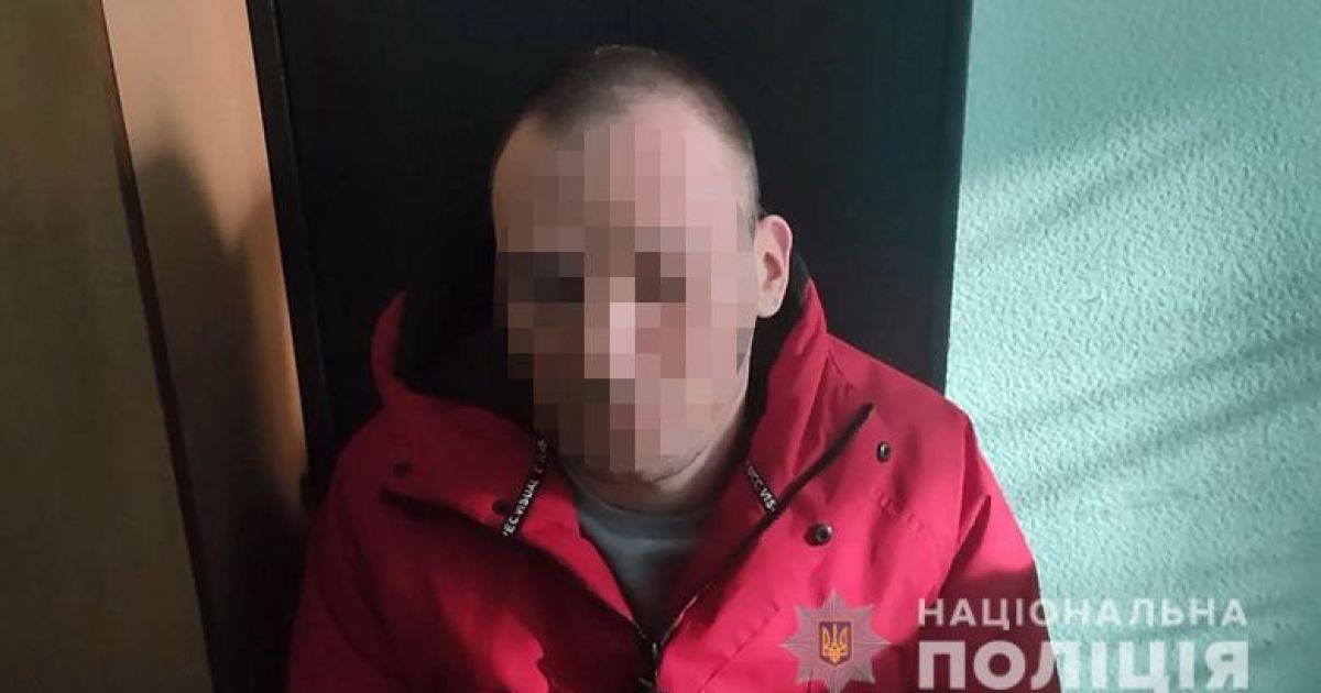 Поверталася додому зі школи: у Києві педофіл простежив за дівчинкою і напав на неї у під’їзді будинку