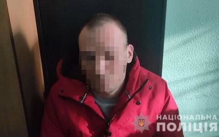 Возвращалась домой из школы: в Киеве педофил проследил за девочкой и напал на нее в подъезде дома