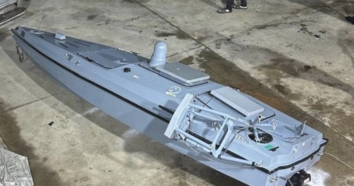 Украинский морской дрон Magura, обнаруженный на побережье Турции 30 сентября 2025 года. Источник: kuzeyekspres.com.tr