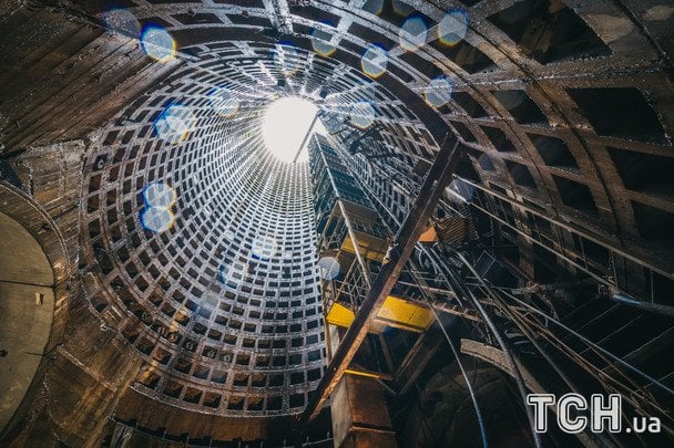 Демонтажна шахта над тунелем глибокого закладання / Фото “Автострада”