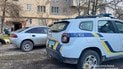 Авто полиции возле дома в Шостке, в котором прогремел взрыв