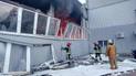 У Києві згорів величезний склад і ледве не вибухнули балони з газом та не зайнявся офісний центр