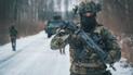 Гвинтівка CZ BREN 2 та чеський військовий / Фото Міноборони Чехії