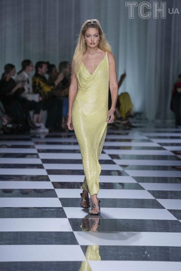 Показ Модного дома Versace весна-лето 2024 / © Associated Press