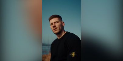 Блогер-беглец Александр Волошин разозлил песней о грусти по Украине