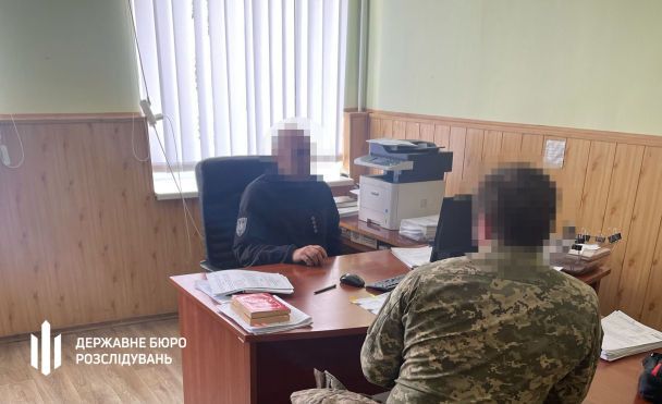 Командир воинской части незаконно оформил боевые выплаты более чем на 7 млн гривен / © Государственное бюро расследований