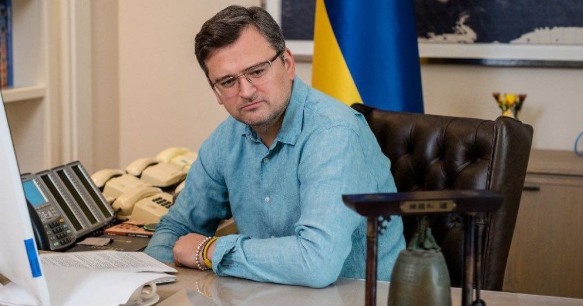 "РФ воюет с мирным населением": Кулеба о массированном ракетном обстреле Украины