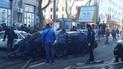 Проезд к горящему одесского колледжа заблокировала машина: дорогу "расчищали" прохожие