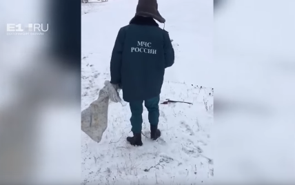 На Уралі рятувальників змусили косити сніг перед приїздом начальства