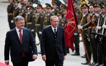Преследования украинцев в Крыму и сотрудничество в сфере обороны. О чем говорили Порошенко и Эрдоган 