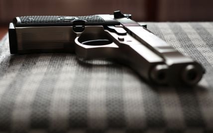 У Києві серед білого дня невідомий пограбував кредитну установу, погрожуючи пістолетом