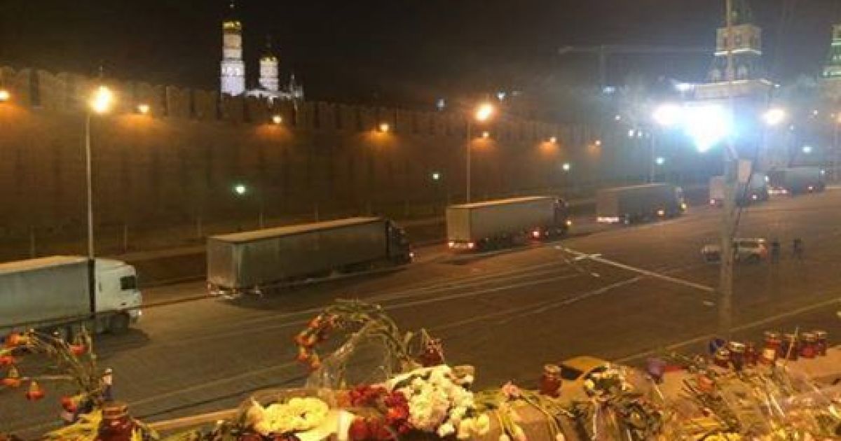 Поэтому весь вечер пятницы 13-го пользователи соцсетей выясняли, для чего приехали фуры к резиденции Путина