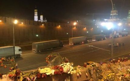 Путиниада продолжается: соцсети всполошила загадочная колонна белых фур возле Кремля