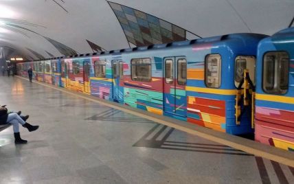 У Києві "замінували" станцію метро, після перевірки вибухових пристроїв не знайдено