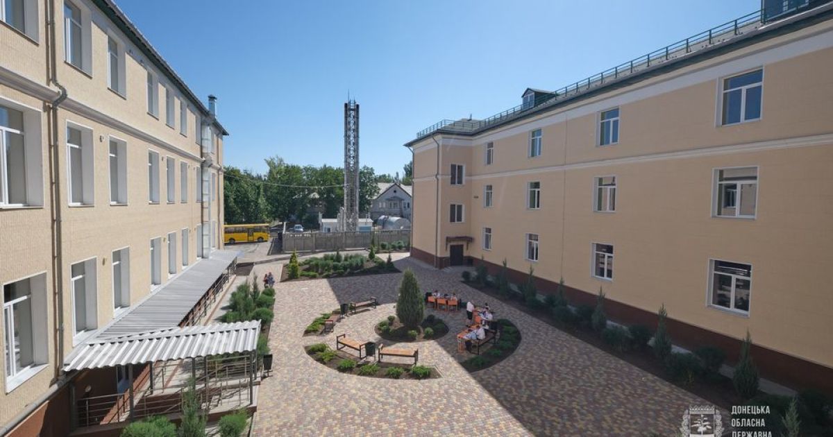 У Красногорівці відремонтували школу, яку три роки тому зруйнували терористи