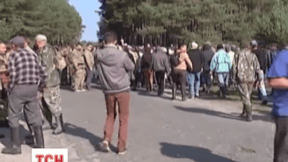 10 работников полиции оказались в больнице после очередной стычки с копателями янтаря