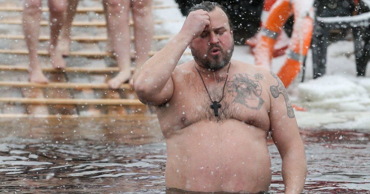 Киевлянам рассказали, в каких местах можно будет купаться на Крещение. Интерактивная карта
