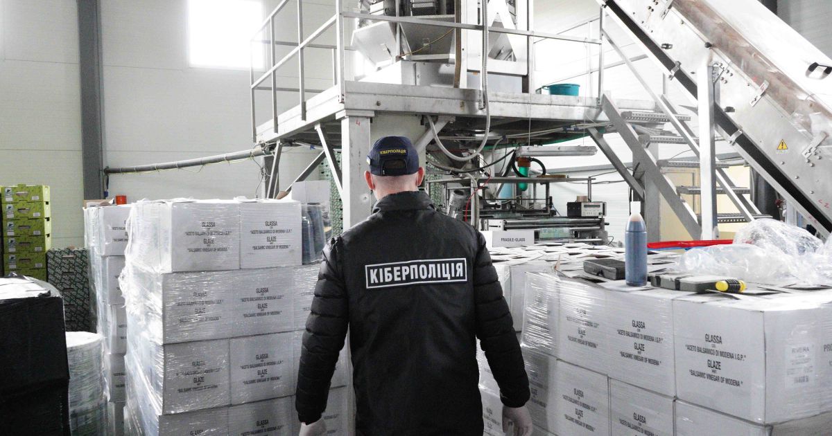 Злочинне угруповання виготовляло та торгувало фальсифікованими продуктами