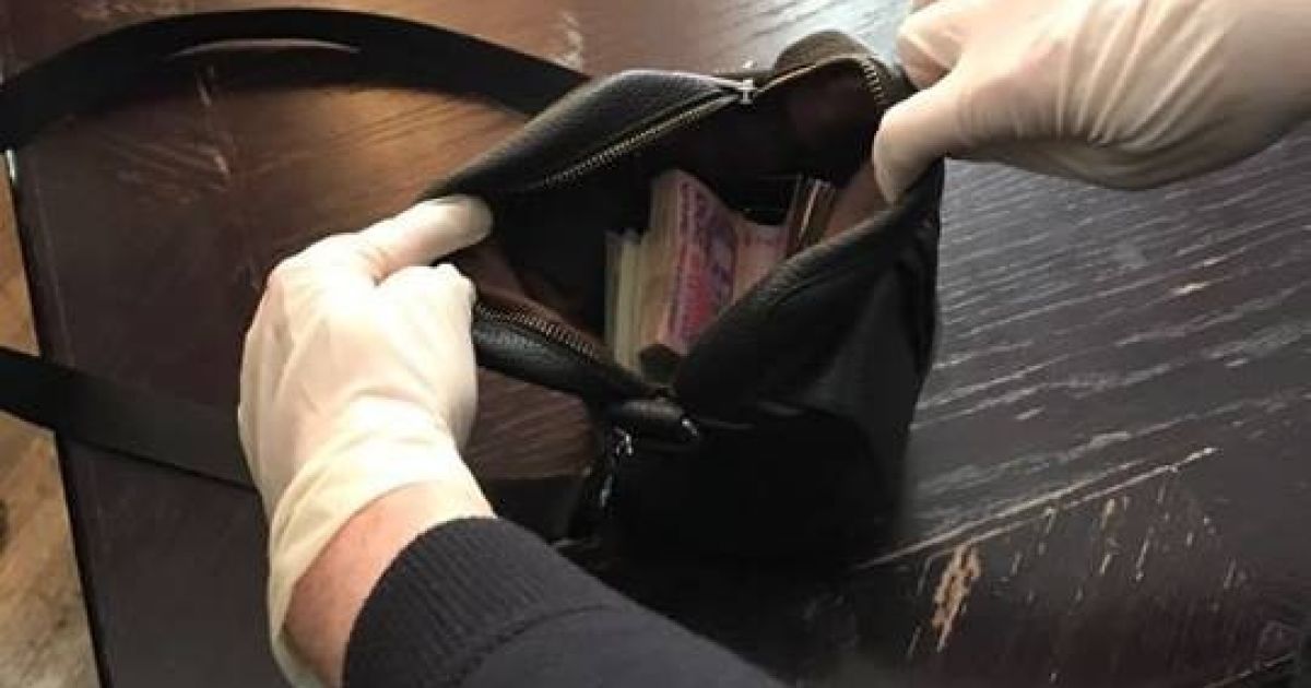Луценко розповів подробиці затримання високопосадовця Львівської митниці на хабарі