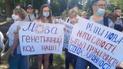 Під Верховною Радою активісти виступають проти скандального мовного законопроєкту Бужанського