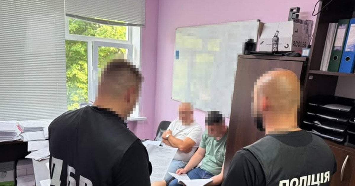 Працівники ДБР