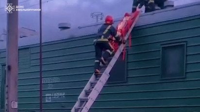 У Хмельницькому хлопця вдарило струмом на даху потяга