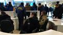 Радикали заявили, що не створюють жодних перешкод для роботи українських магазинів на території ТРЦ. Активісти вимагають закрити ТРЦ, що належить, за їх словами, російським бізнесменам.