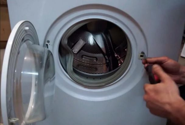 Почему стиральная машина LG не сливает воду: причины, что делать