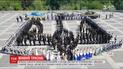 Киевские курсанты создали живой герб Украины